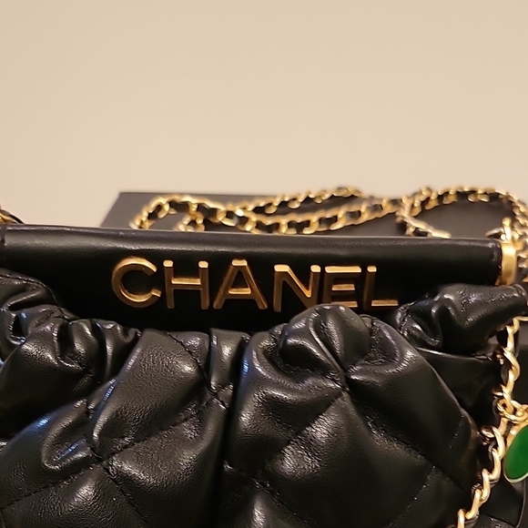 NWOT Chanel Beauty Black Quilted Shoulder Bag with Gold Chain - Picture 3 of 13